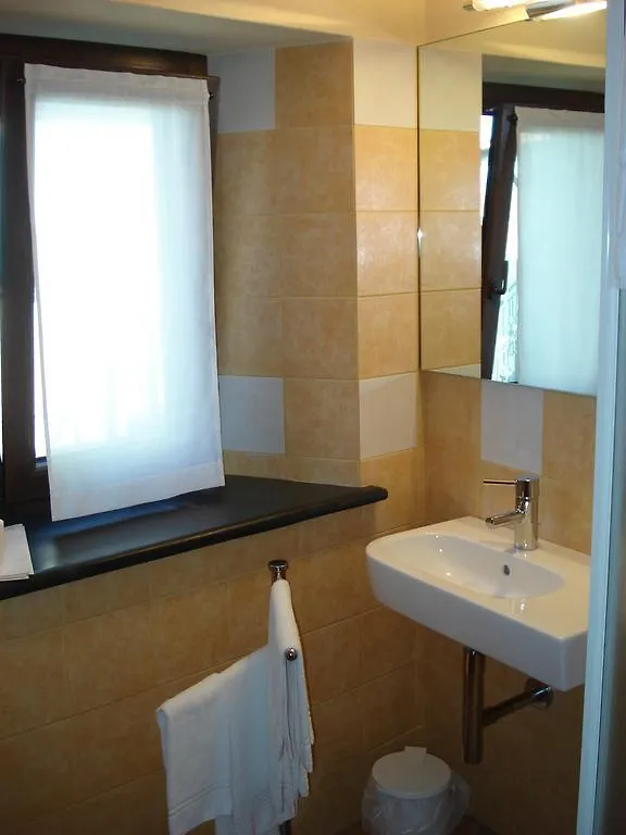 Hotel La Campana D'Oro Beverino 2*,  Italien